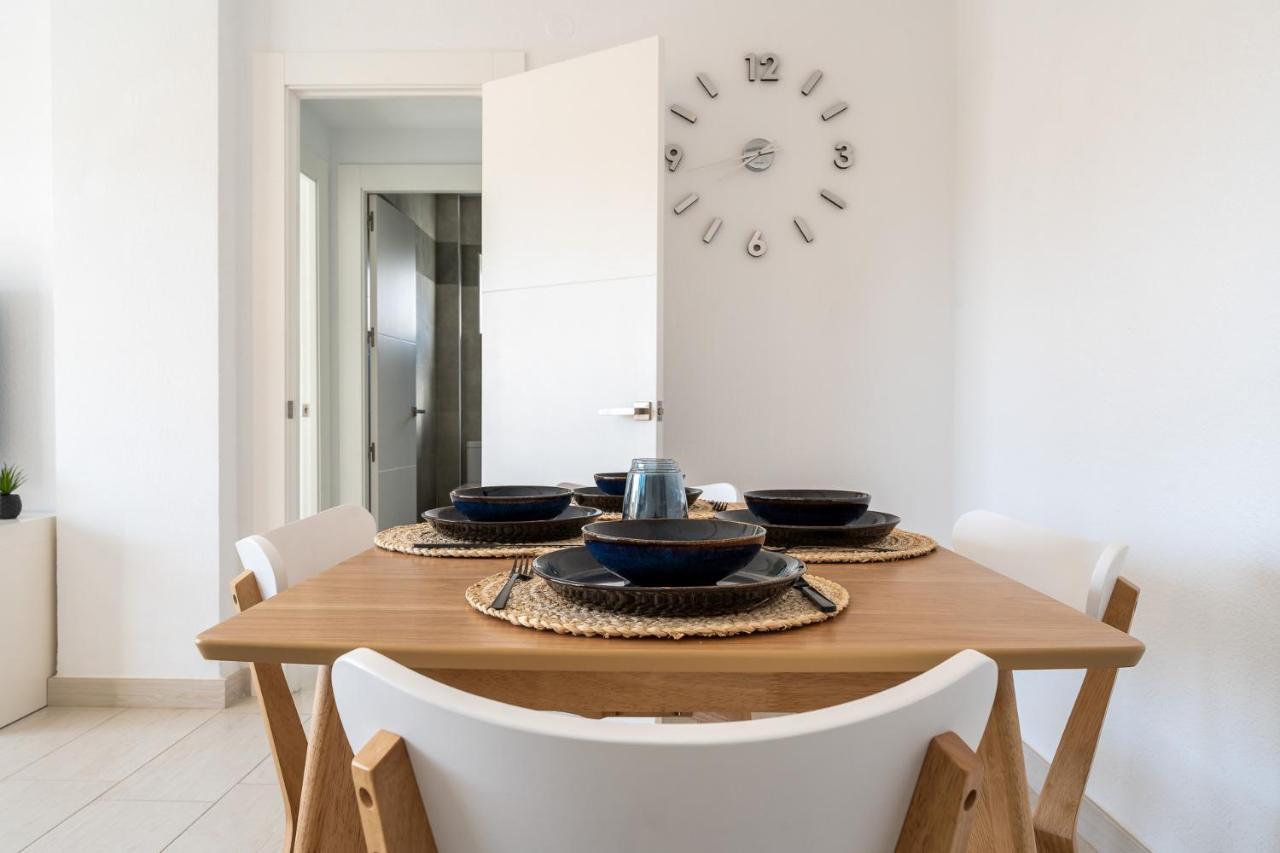 Sea View 2 Bedroom Apartment 2 Min Away From The Beach Τορρεμολίνος Εξωτερικό φωτογραφία